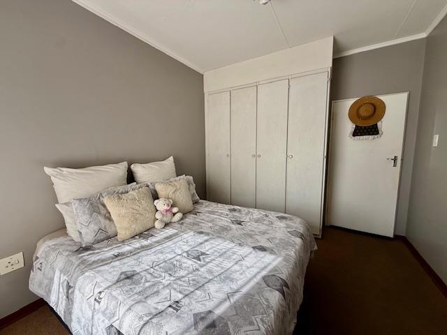 2 Bedroom Property for Sale in Langenhovenpark Free State